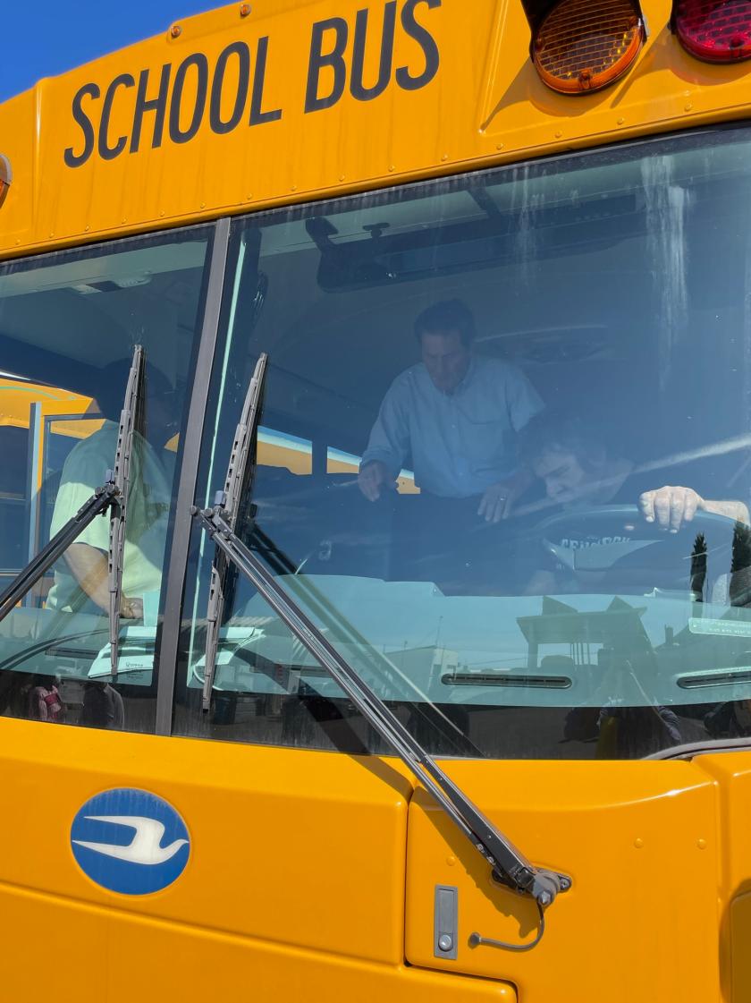 Garamendi in bus